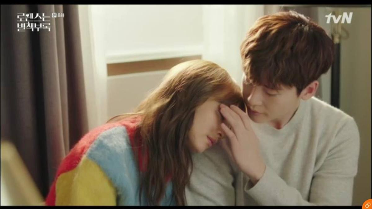 'Romance Is A Bonus Book' tập 7-8: Lee Na Young hẹn hò với trai trẻ, Lee Jong Suk tỏ tình với 'chị yêu' Ảnh 20