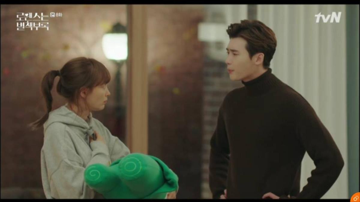 'Romance Is A Bonus Book' tập 7-8: Lee Na Young hẹn hò với trai trẻ, Lee Jong Suk tỏ tình với 'chị yêu' Ảnh 12