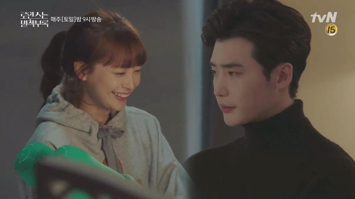 'Romance Is A Bonus Book' tập 7-8: Lee Na Young hẹn hò với trai trẻ, Lee Jong Suk tỏ tình với 'chị yêu' Ảnh 7