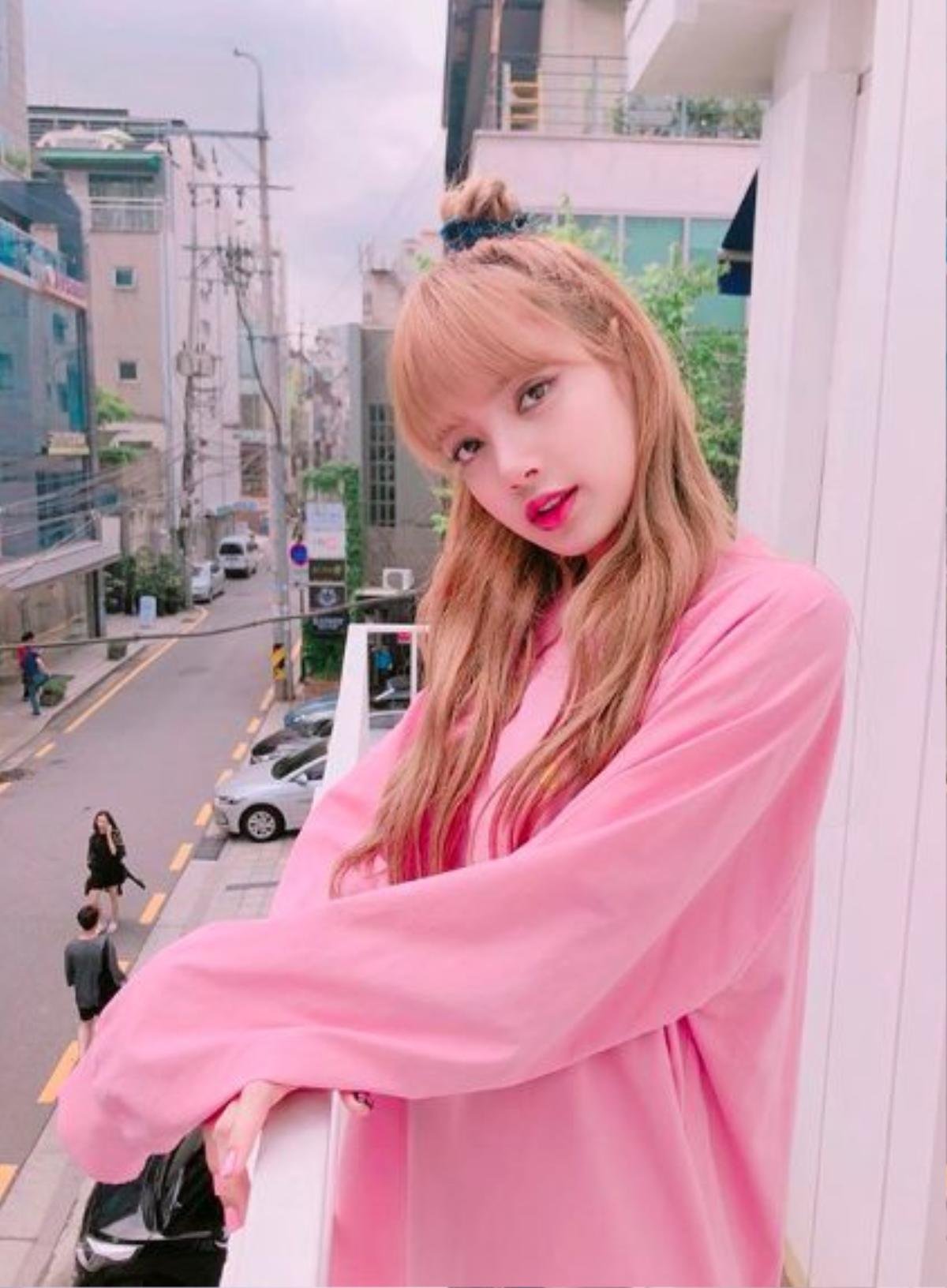 Lisa (Black Pink) - nhan sắc có khả năng 'thuần phục' mọi phong cách Ảnh 9