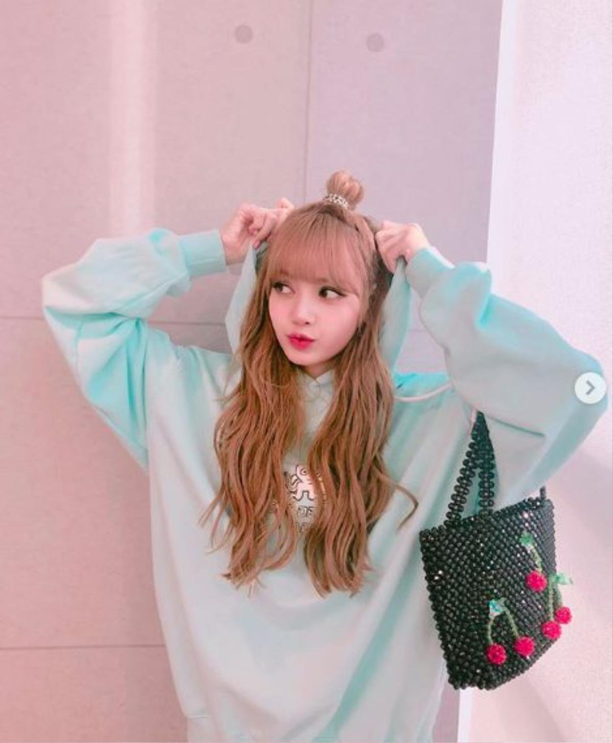 Lisa (Black Pink) - nhan sắc có khả năng 'thuần phục' mọi phong cách Ảnh 10