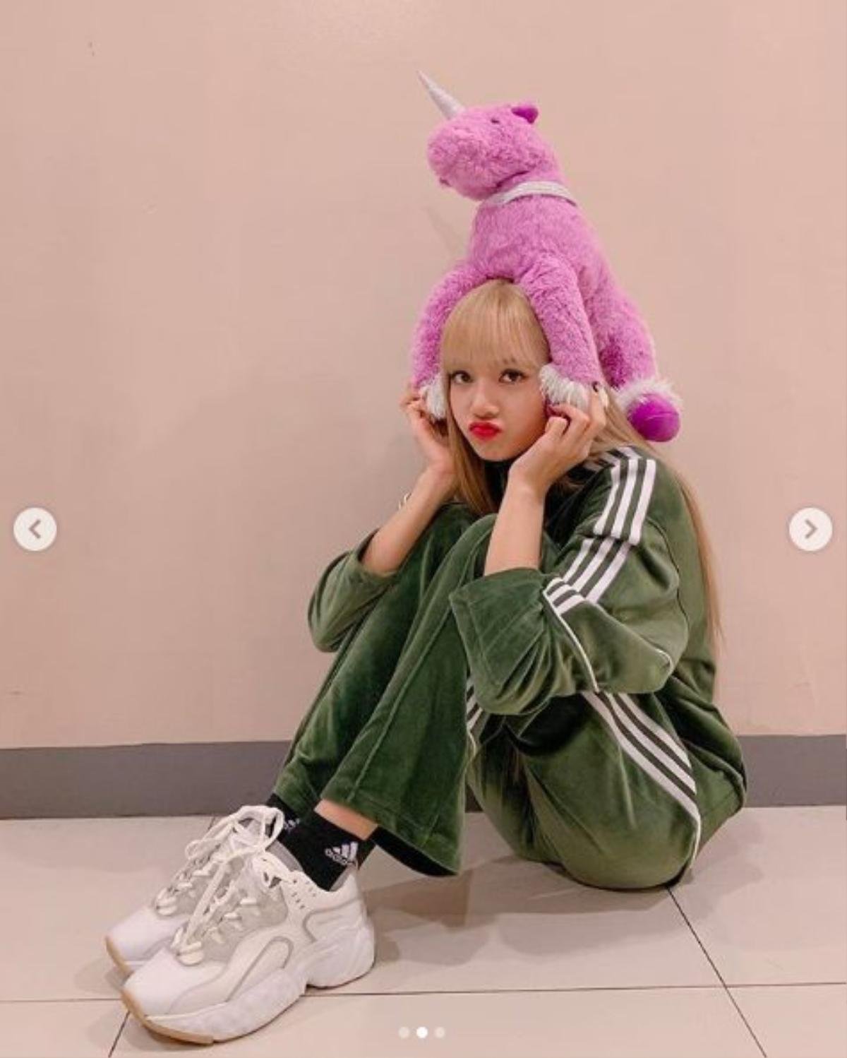 Lisa (Black Pink) - nhan sắc có khả năng 'thuần phục' mọi phong cách Ảnh 12