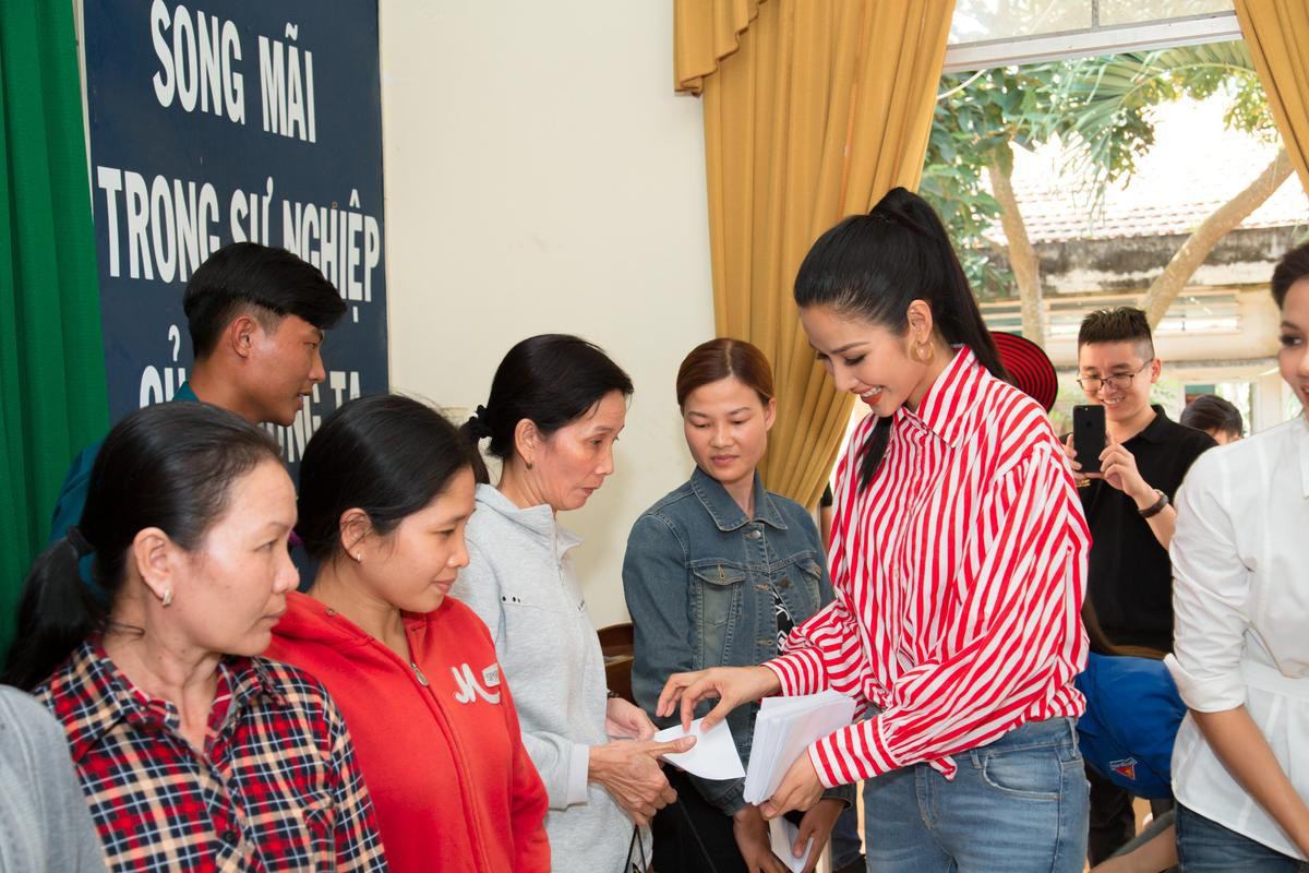 Quá tự hào: Á hậu Hoàng Thùy là đại diện duy nhất của Việt Nam mang câu chuyện truyền cảm hứng diễn thuyết tại AYES 2019! Ảnh 7