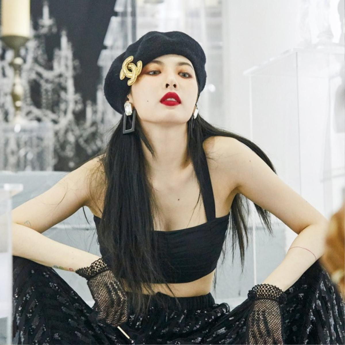 HyunA đăng ảnh kỷ niệm 12 năm debut nhưng lại bị… cặp lông mày chiếm hết spotlight Ảnh 3