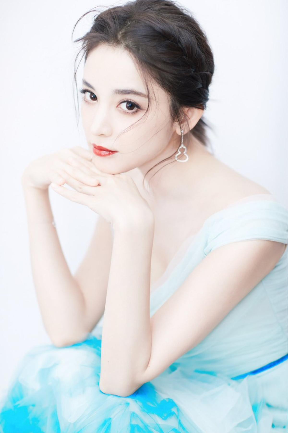 Tết Nguyên Tiêu: Angelababy - Na Trát trắng thuần khiết, Dương Tử lạnh lùng sau tin đồn yêu Đặng Luân, sao nam Hoa ngữ nhuộm đỏ Weibo Ảnh 44