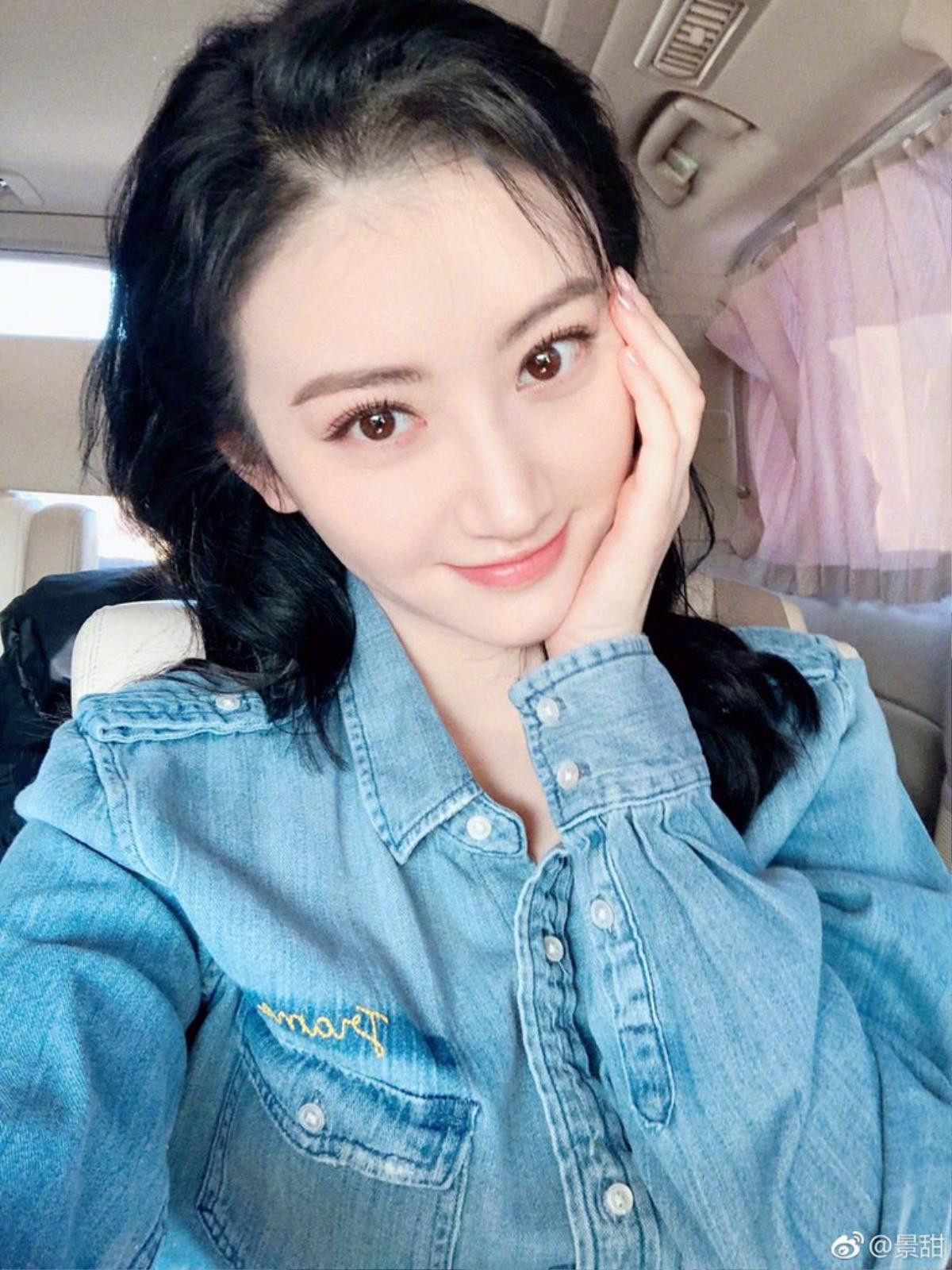 Tết Nguyên Tiêu: Angelababy - Na Trát trắng thuần khiết, Dương Tử lạnh lùng sau tin đồn yêu Đặng Luân, sao nam Hoa ngữ nhuộm đỏ Weibo Ảnh 19