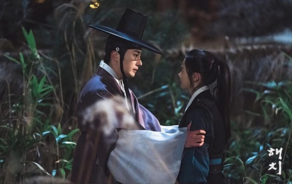 'Haechi' tập 4: Hoàng tử Jung Il Woo tự hủy hoại bản thân, khóc lóc thảm thiết Ảnh 7