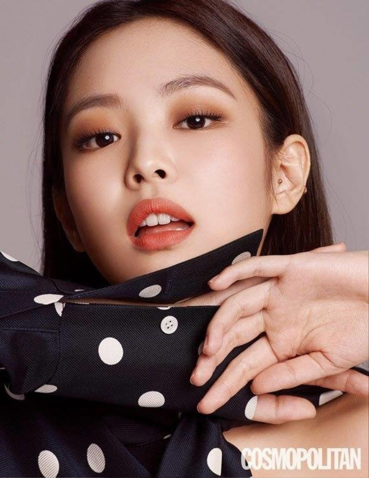 Những lần Jennie (Black Pink) xuất hiện trên tạp chí: Là vẻ đẹp nữ thần hay quá già dặn? Ảnh 18