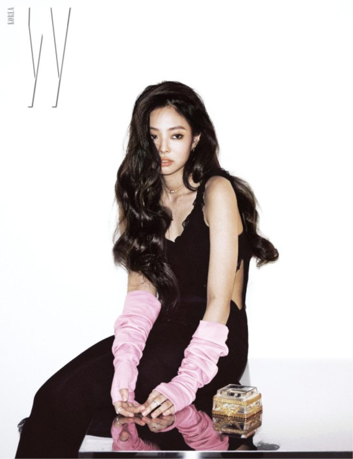 Những lần Jennie (Black Pink) xuất hiện trên tạp chí: Là vẻ đẹp nữ thần hay quá già dặn? Ảnh 2