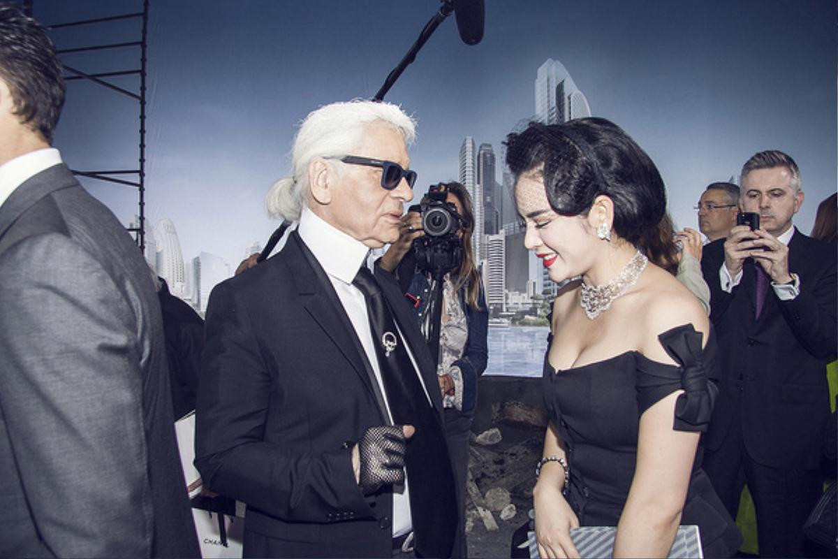 Lý Nhã Kỳ một trong những sao Á hiếm hoi được gặp gỡ 'Ông hoàng Chanel' Karl Lagerfeld Ảnh 2