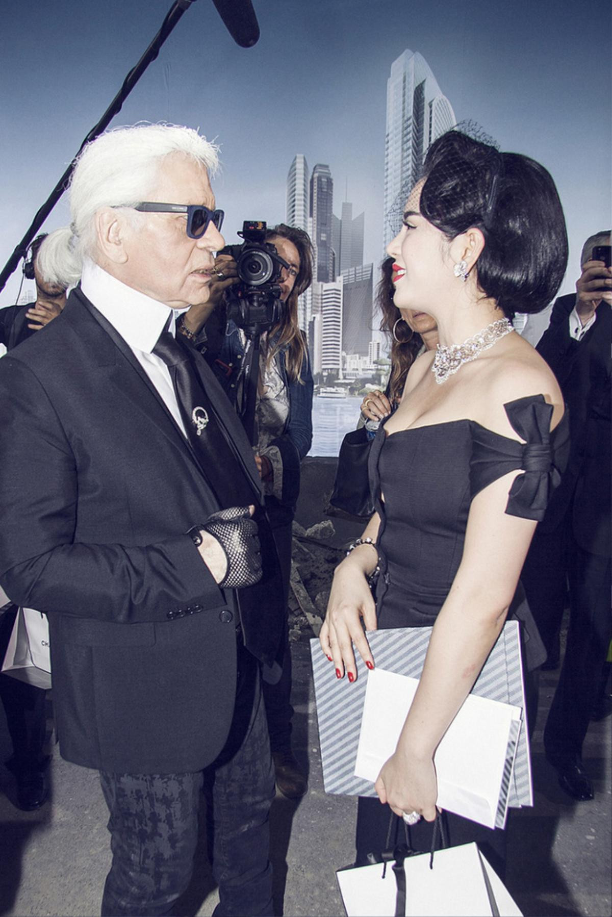 Lý Nhã Kỳ một trong những sao Á hiếm hoi được gặp gỡ 'Ông hoàng Chanel' Karl Lagerfeld Ảnh 3