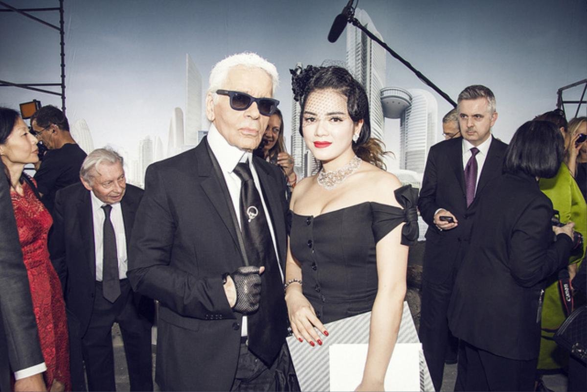 Lý Nhã Kỳ một trong những sao Á hiếm hoi được gặp gỡ 'Ông hoàng Chanel' Karl Lagerfeld Ảnh 1