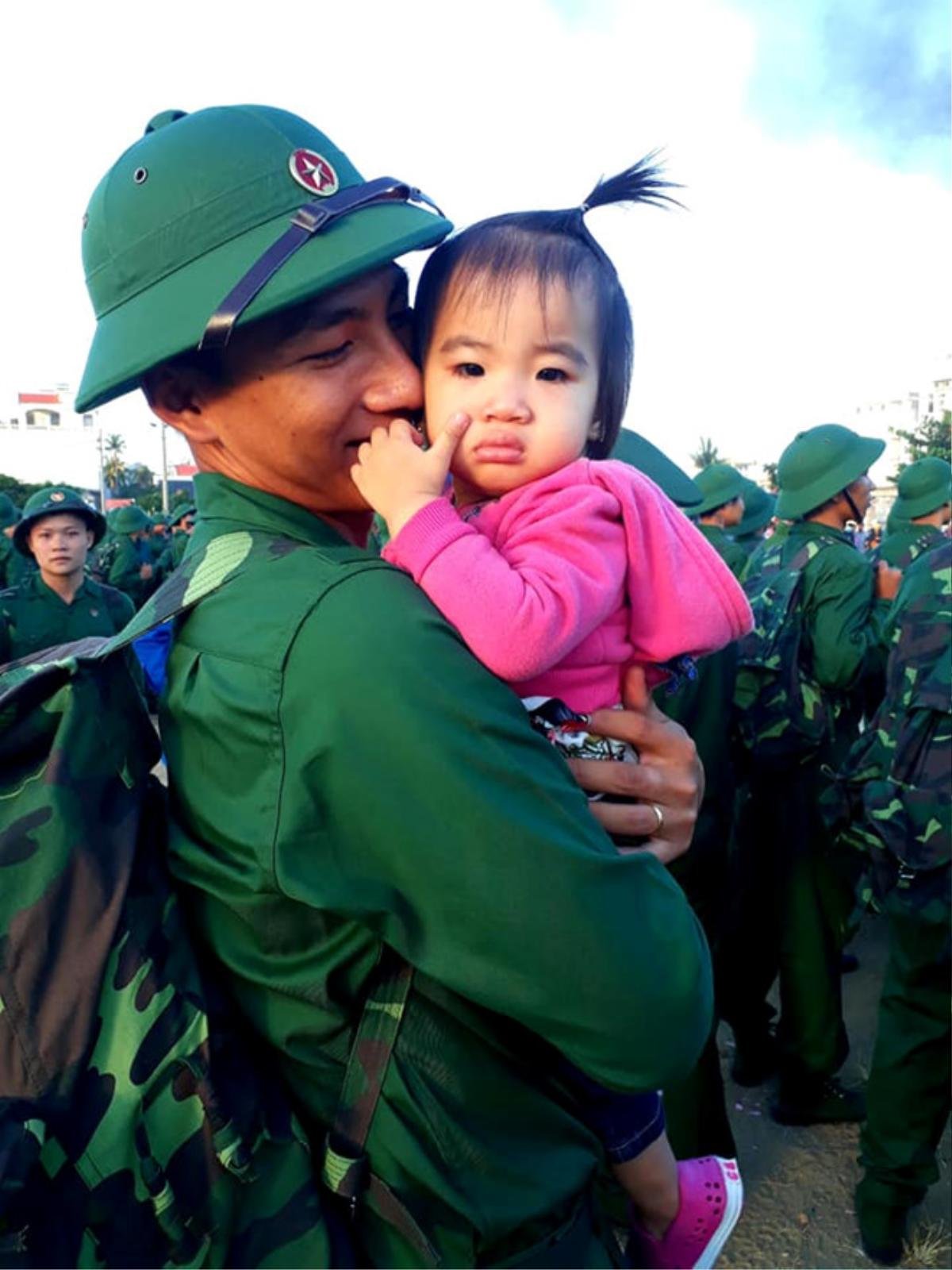 Những câu chuyện ngày nhập ngũ: Người khóc nức nở, người cười tươi rói, người xúc động vì ăn bữa cơm cuối với bà Ảnh 7