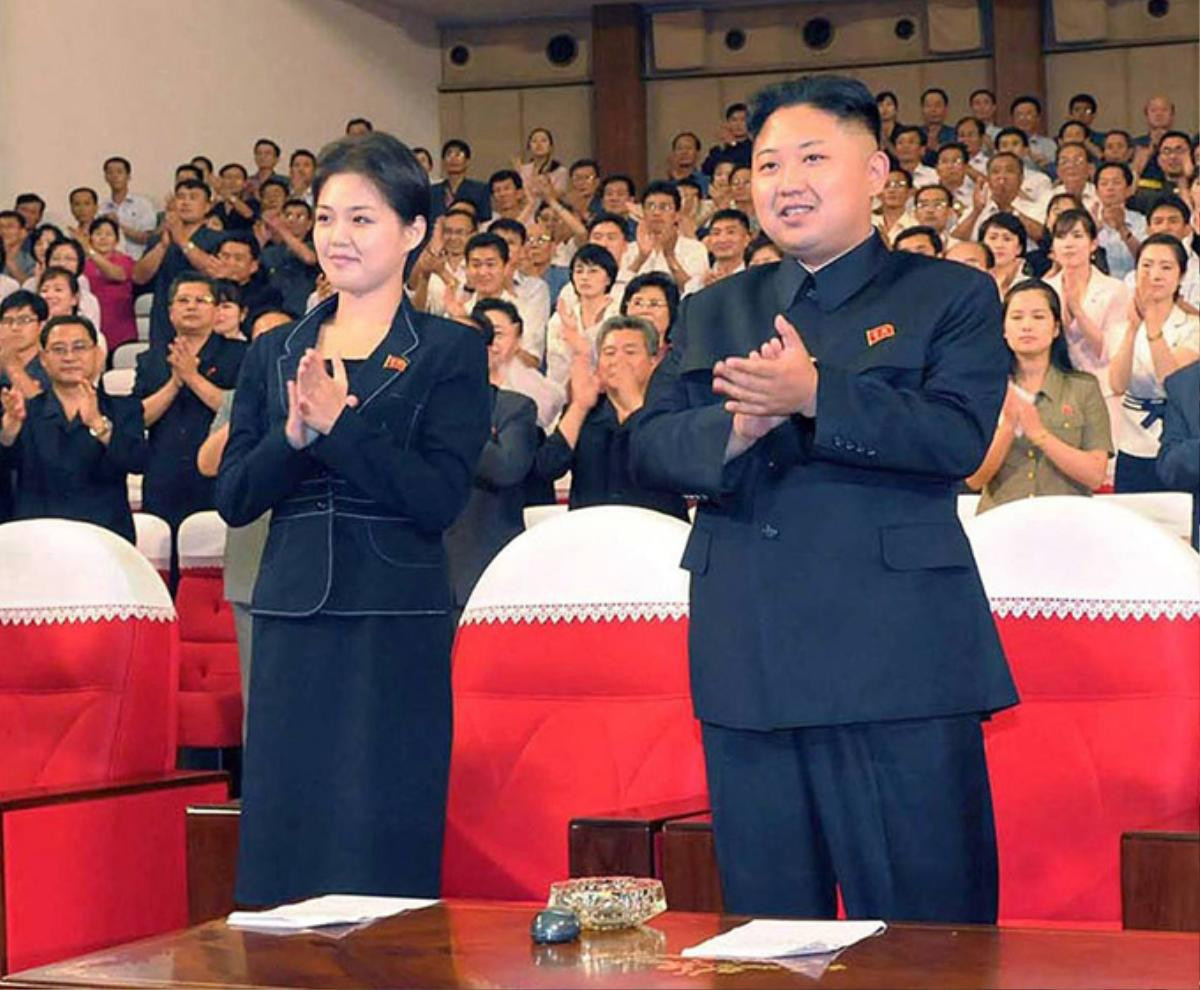 Phu nhân Chủ tịch Kim Jong Un khiến người dân Triều Tiên tự hào nhờ mặc đẹp Ảnh 4