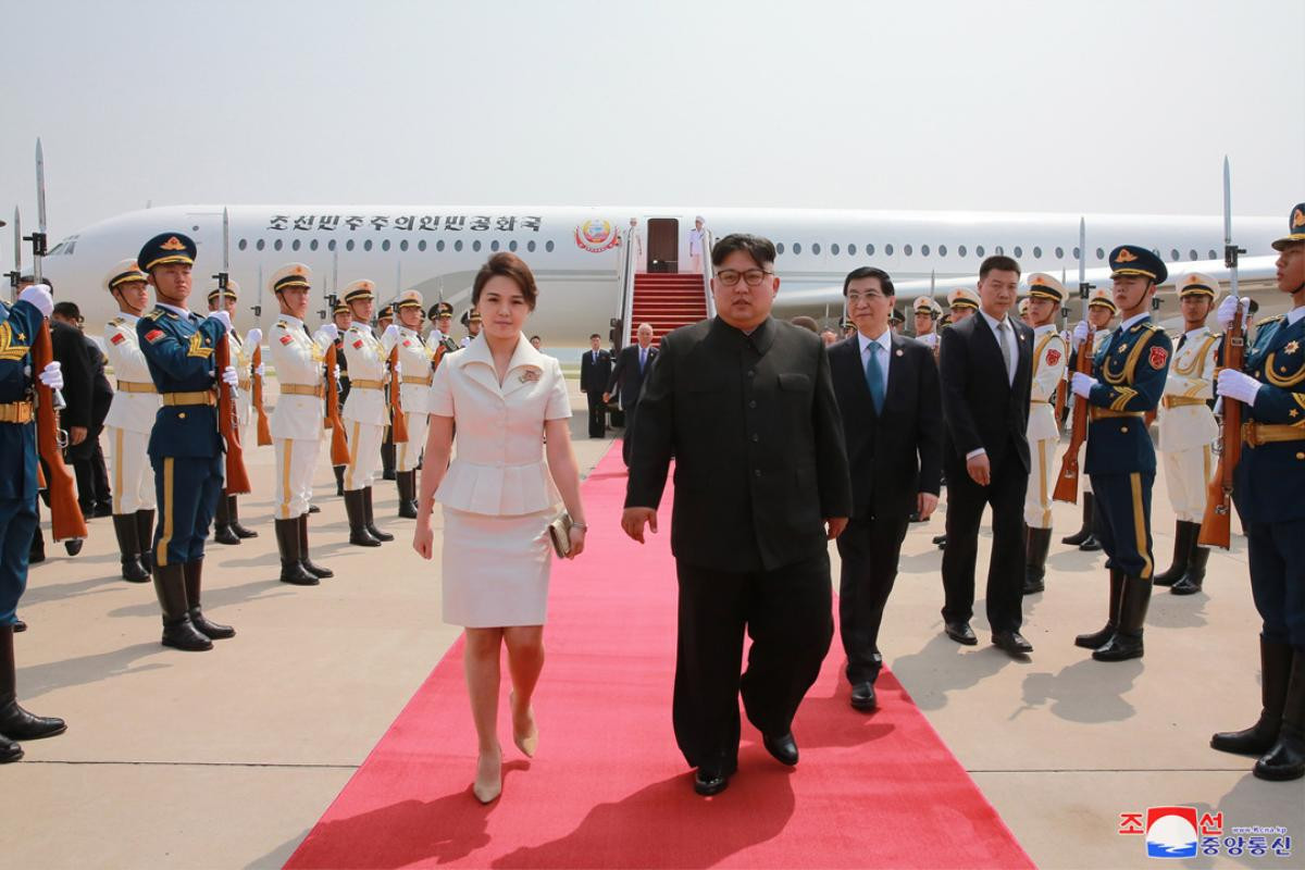 Phu nhân Chủ tịch Kim Jong Un khiến người dân Triều Tiên tự hào nhờ mặc đẹp Ảnh 1