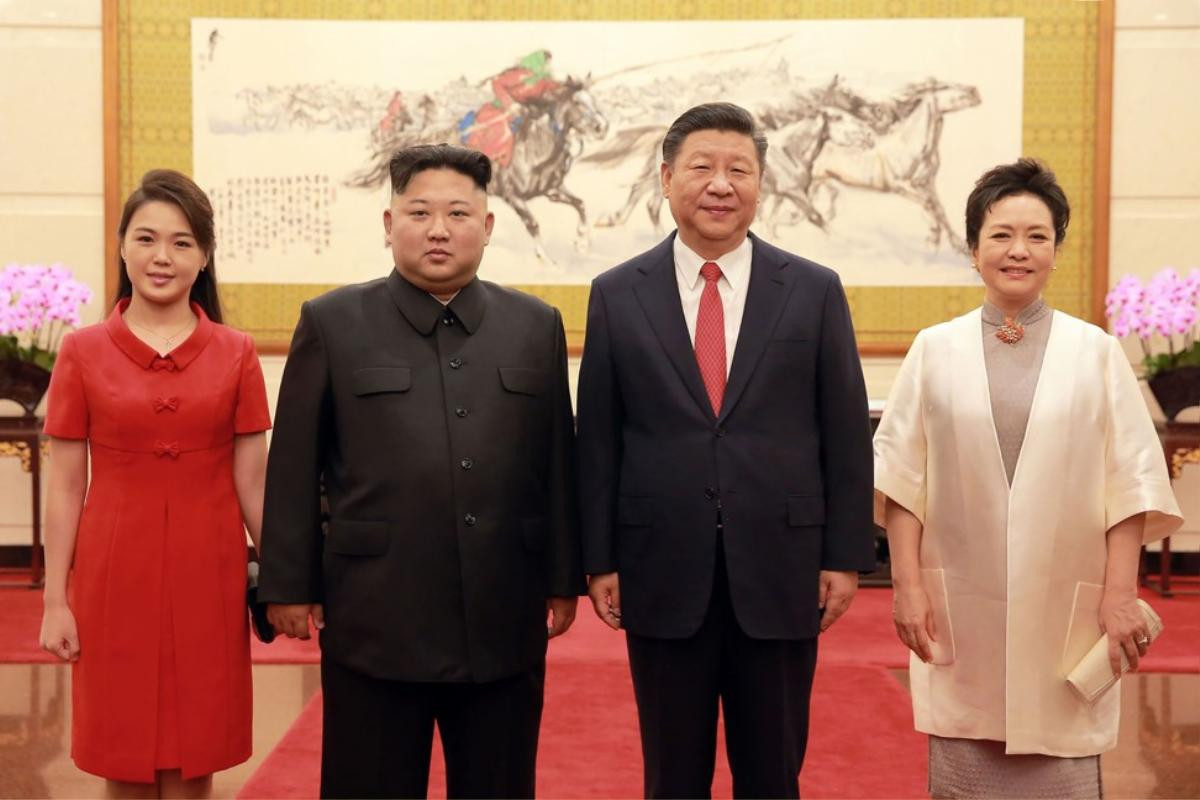 Phu nhân Chủ tịch Kim Jong Un khiến người dân Triều Tiên tự hào nhờ mặc đẹp Ảnh 10