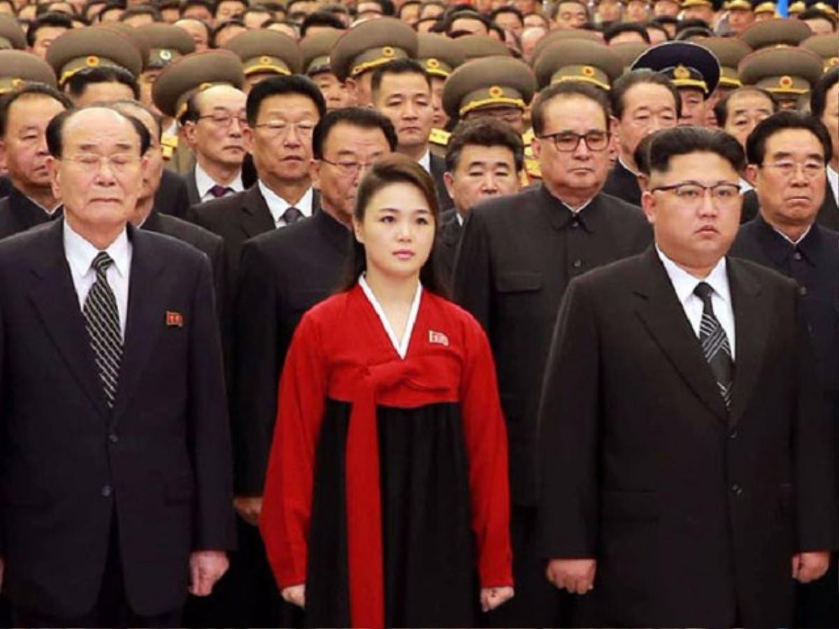 Phu nhân Chủ tịch Kim Jong Un khiến người dân Triều Tiên tự hào nhờ mặc đẹp Ảnh 7