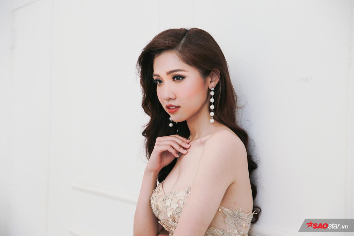 ĐỘC QUYỀN: Nhật Hà diện trang phục dạ hội, đẹp chuẩn hoa hậu trước ngày thi Miss Int' Queen 2019 Ảnh 1