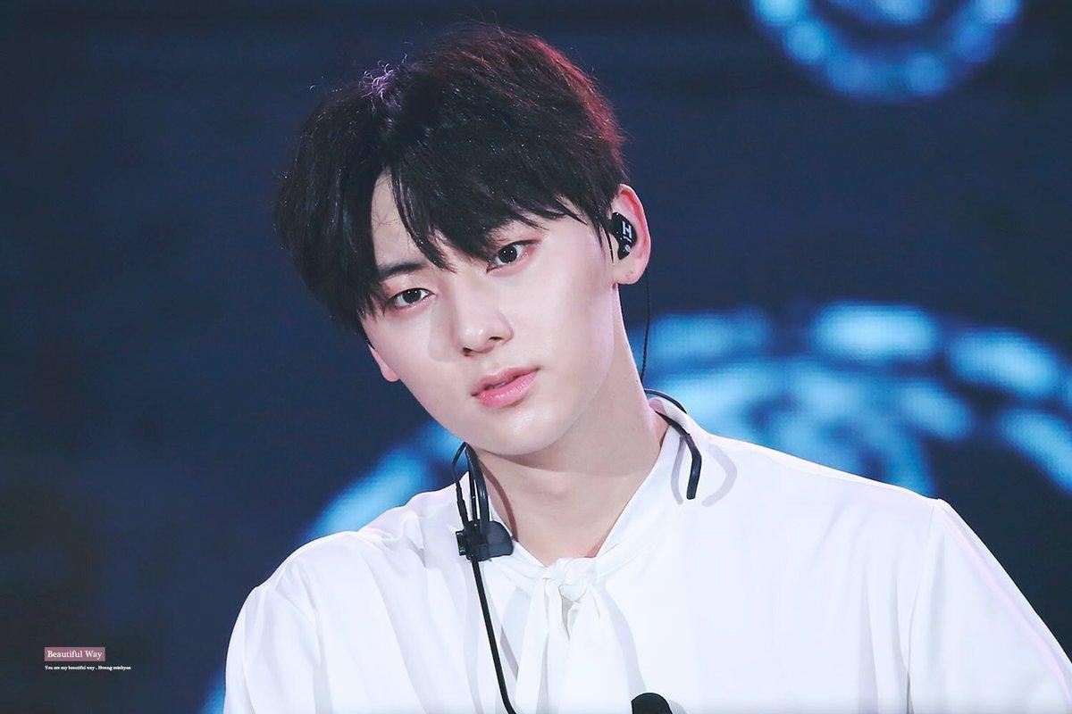 Không chỉ tái xuất cùng Nu'est, Minhyun còn chắc suất tham gia vở nhạc kịch ngay trong năm Ảnh 3