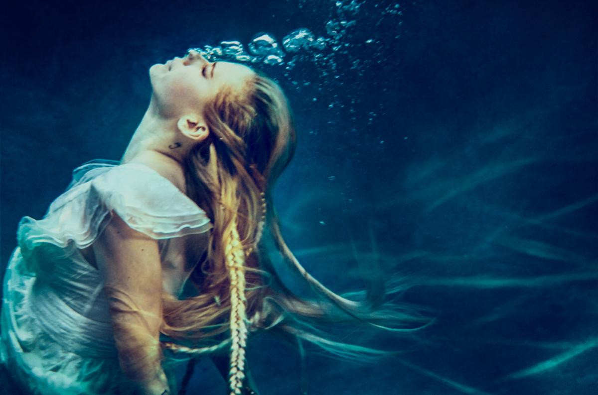 Doanh số èo uột, Pitchfork chấm điểm không thể thấp hơn: Cơ hội nào cho Avril Lavigne và 'Head Above Water'? Ảnh 3