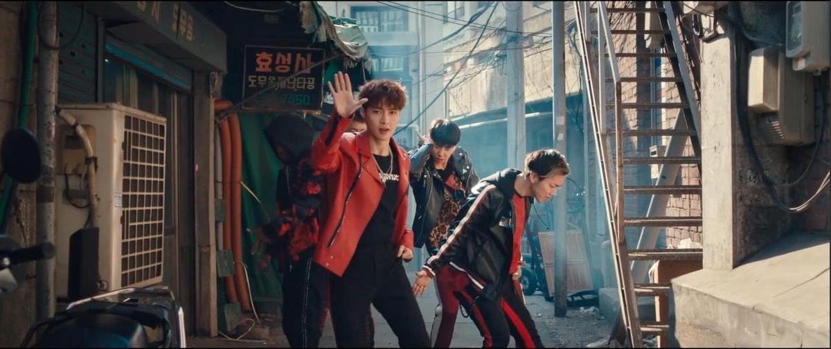 'Mắt tròn xoe' với khách mời châu Á trong MV mới tưởng niệm Michael Jackson: Lay (EXO) và NCT 127! Ảnh 4