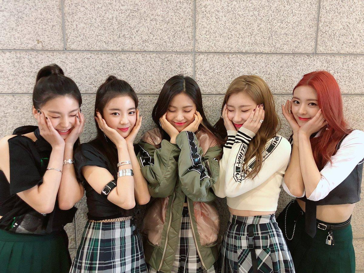 ITZY đạt thành tích khủng, netizen phản pháo vô lý: 'Tại họ là con của JYP!' Ảnh 3