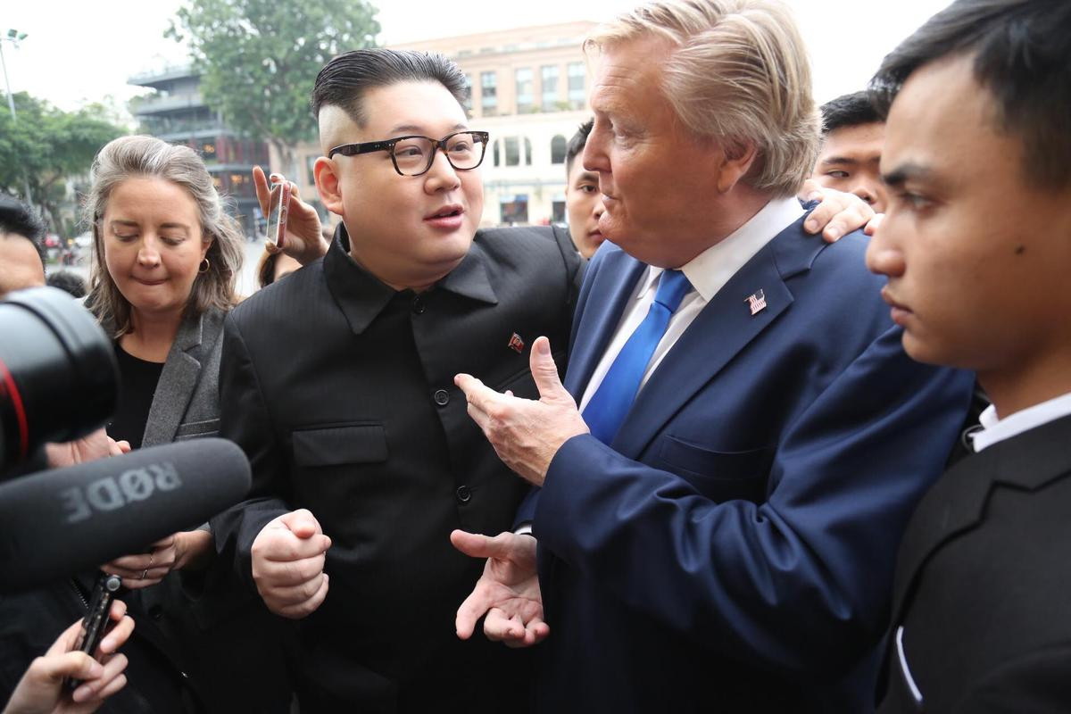 Bản sao của Tổng thống Donald Trump và nhà lãnh đạo Kim Jong-un bất ngờ xuất hiện tại Hà Nội Ảnh 10