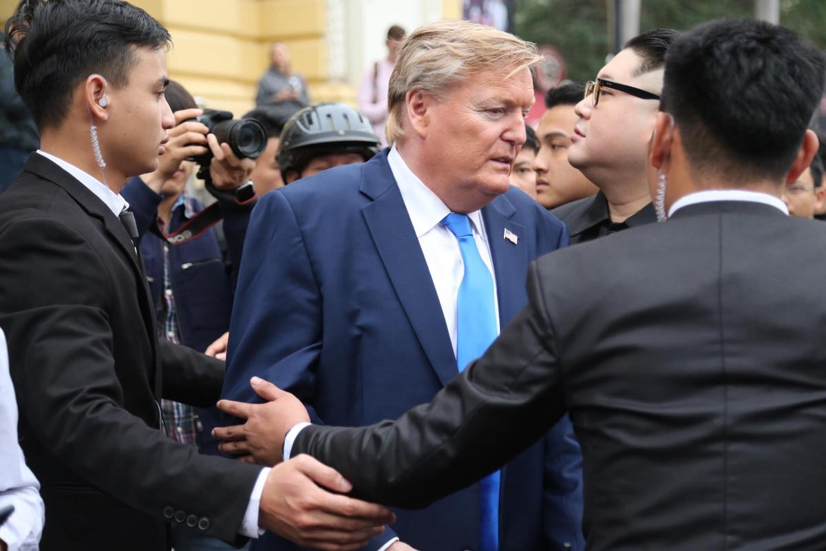 Bản sao của Tổng thống Donald Trump và nhà lãnh đạo Kim Jong-un bất ngờ xuất hiện tại Hà Nội Ảnh 6