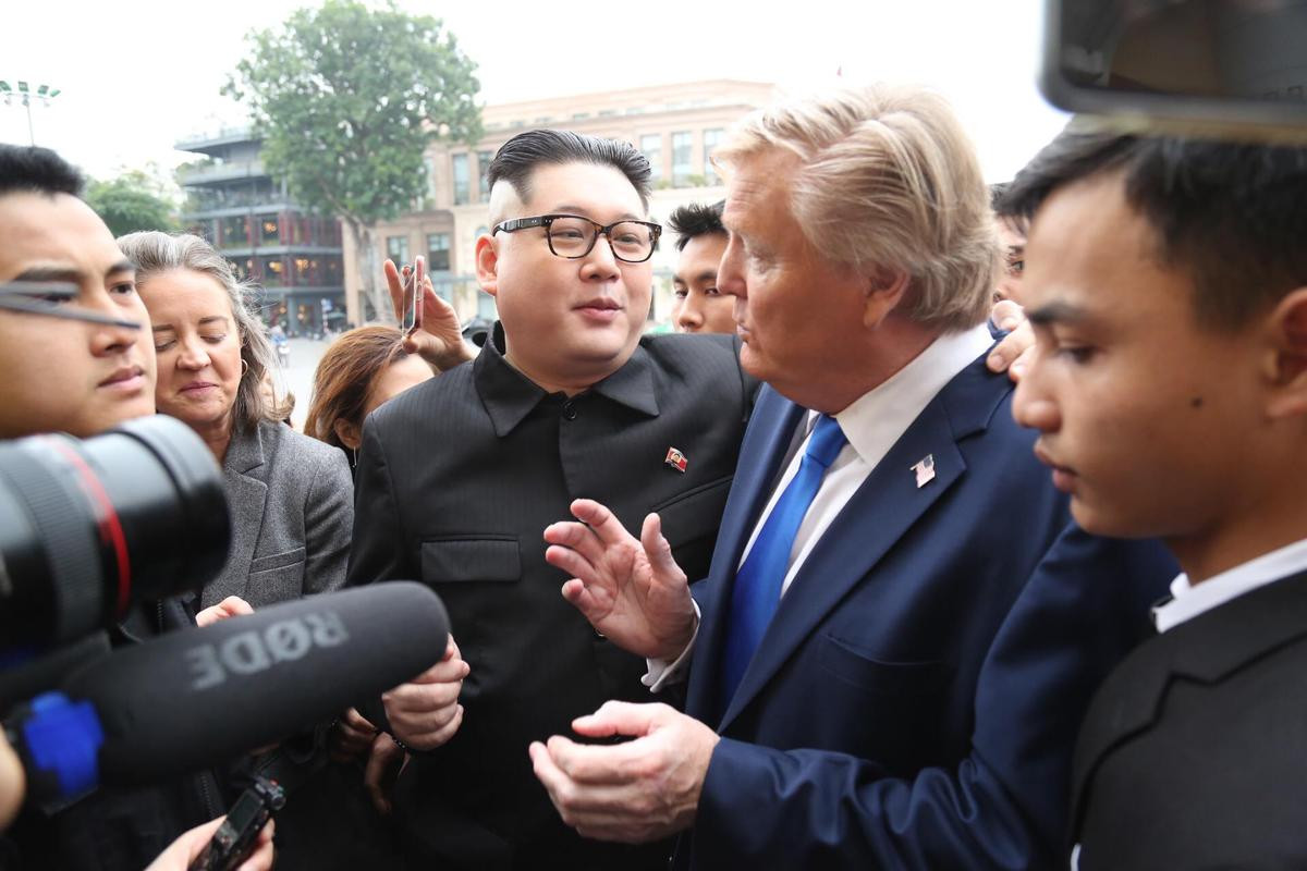 Bản sao của Tổng thống Donald Trump và nhà lãnh đạo Kim Jong-un bất ngờ xuất hiện tại Hà Nội Ảnh 3