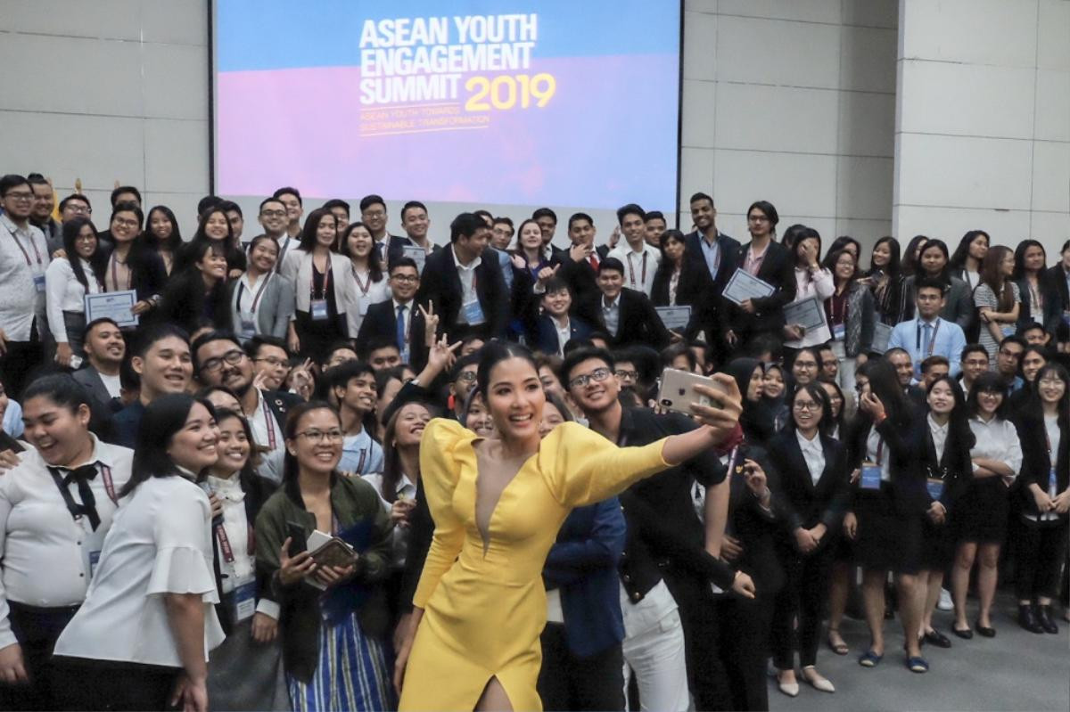 Một bộ phận fan H'Hen Niê 'ném đá' Hoàng Thuỳ, Top 5 Miss Universe 2018 'đau đầu' và lên tiếng giảng hoà! Ảnh 12