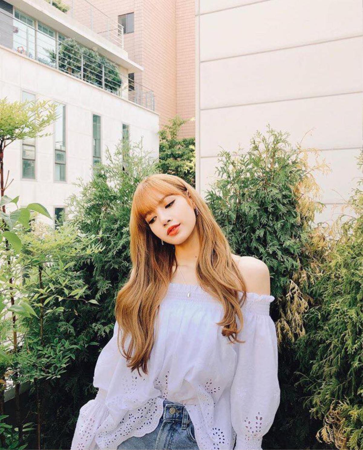 Lisa (Black Pink) và cách mix đồ cực đơn giản nhưng vẫn được 'triệu like' trên Instagram Ảnh 10