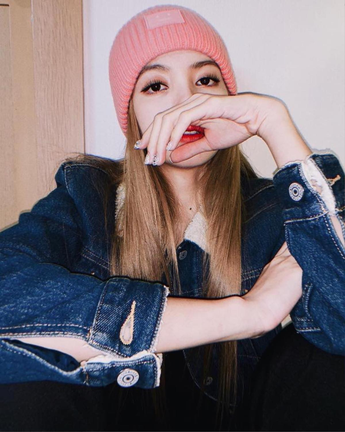 Lisa (Black Pink) và cách mix đồ cực đơn giản nhưng vẫn được 'triệu like' trên Instagram Ảnh 11