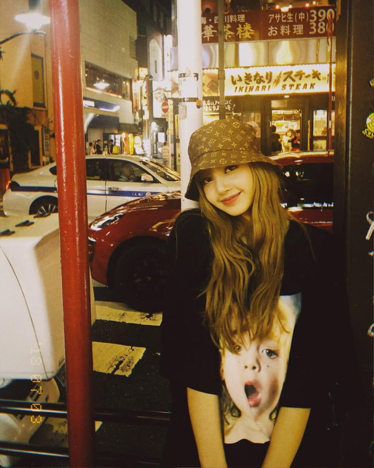 Lisa (Black Pink) và cách mix đồ cực đơn giản nhưng vẫn được 'triệu like' trên Instagram Ảnh 12