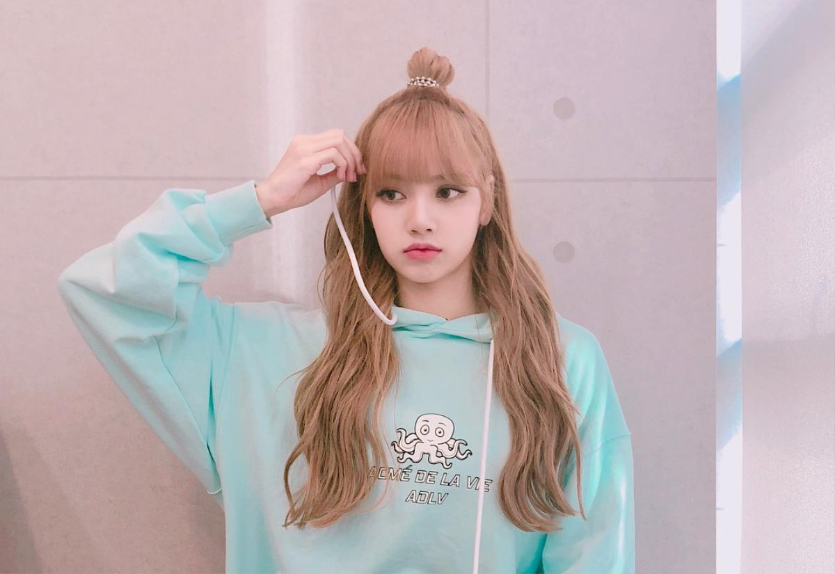 Lisa (Black Pink) và cách mix đồ cực đơn giản nhưng vẫn được 'triệu like' trên Instagram Ảnh 3