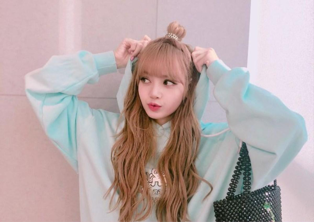 Lisa (Black Pink) và cách mix đồ cực đơn giản nhưng vẫn được 'triệu like' trên Instagram Ảnh 4