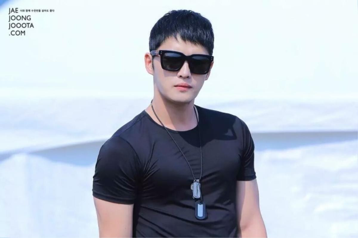 Thân hình cuồn cuộn của Jaejoong (JYJ) sau khi nhập ngũ làm fan sốc rớt hàm Ảnh 11