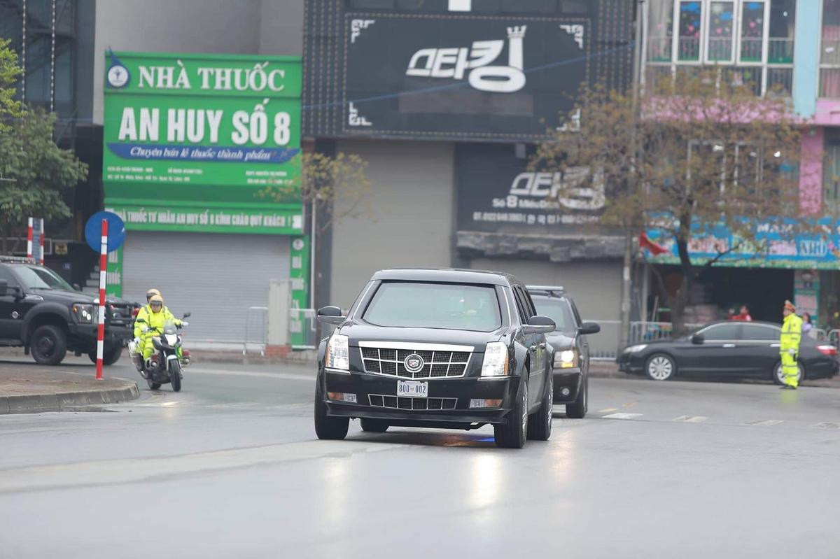 Cận cảnh 'quái thú' của Tổng thống Mỹ Donald Trump chạy từ sân bay Nội Bài về khách sạn hạng sang Ảnh 7