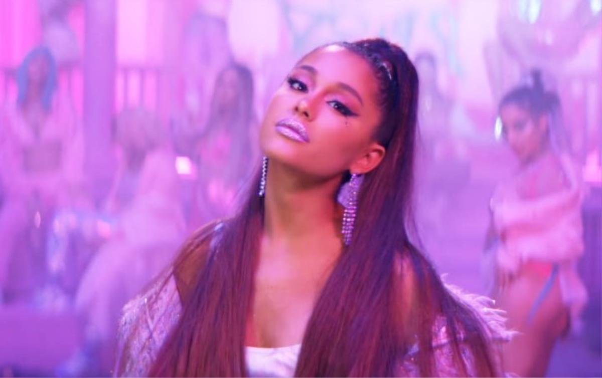 Bí mật về 7 Rings của Ariana Grande: Vay mượn nhạc kịch Broadway và hơn 5 ca khúc Hiphop! Ảnh 1