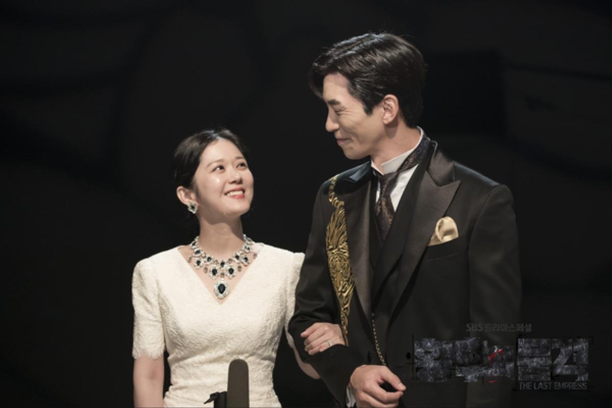 'Hoàng hậu cuối cùng': Nhìn lại 80 khoảnh khắc đẹp của Jang Nara - Shin Sung Rok trong 26 tập phim Ảnh 19