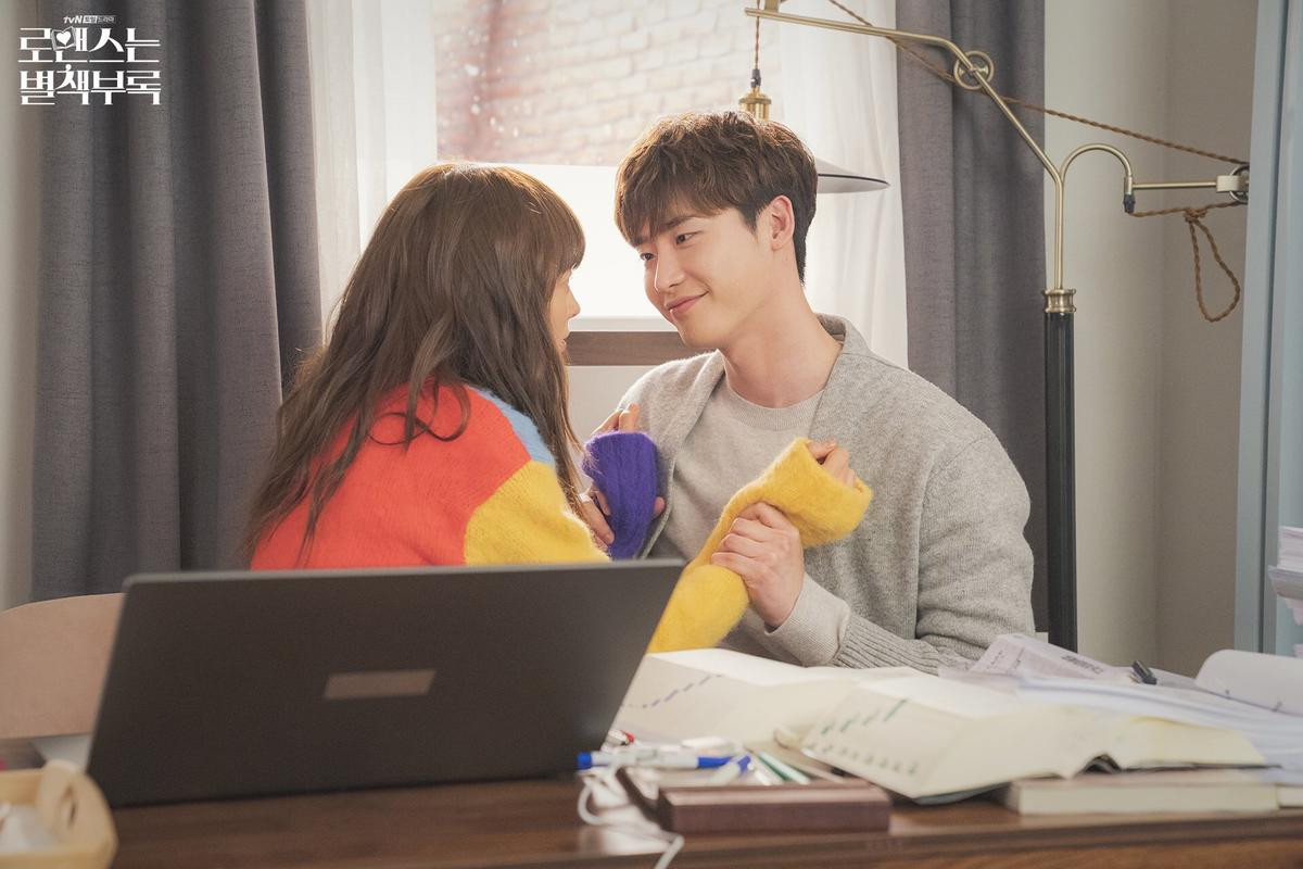 'Phụ lục tình yêu' tập 9: Bị Lee Na Young đánh vì nói 'em thích chị', Lee Jong Suk từ chối yêu cô gái trẻ khác Ảnh 7