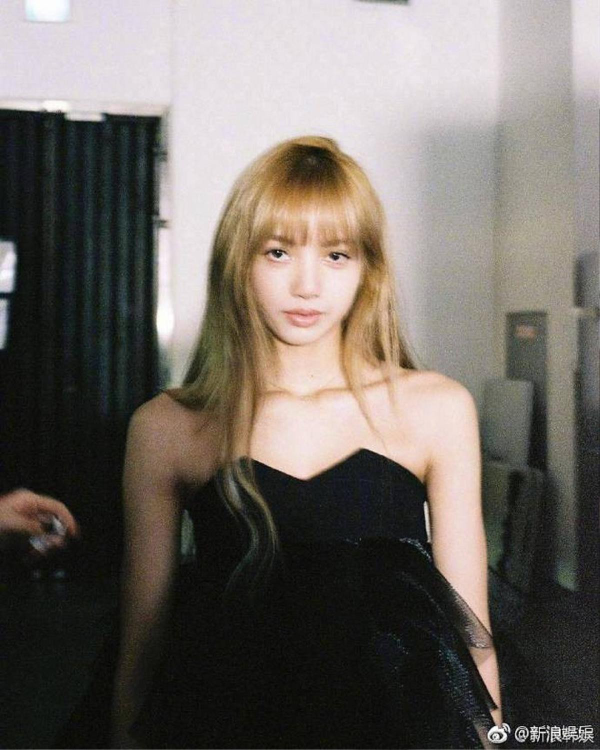 Lisa (BLACK PINK) khoe mặt mộc được fan Trung khen ngợi hết lời nhưng còn netizen Hàn lại có thái độ như thế này! Ảnh 5