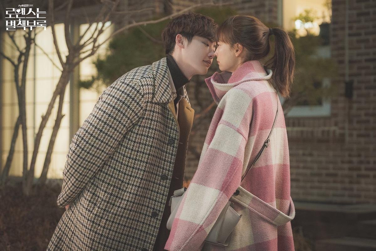 'Phụ lục tình yêu' tập 10: Lee Jong Suk dành nụ hôn đầu cho Lee Na Young, khán giả Hàn phản ứng thế nào? Ảnh 12