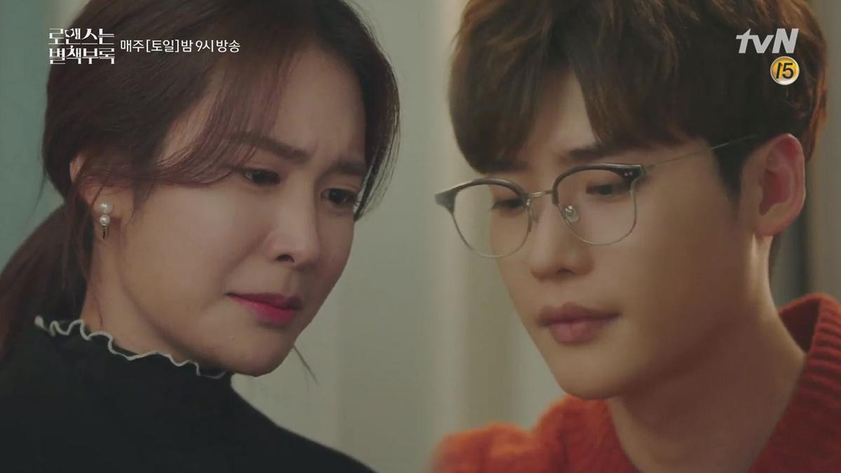 'Romance Is A Bonus Book' tập 9-10: Vừa tỏ tình xong Lee Jong Suk đã trao nụ hôn đầu cho Lee Na Young Ảnh 3