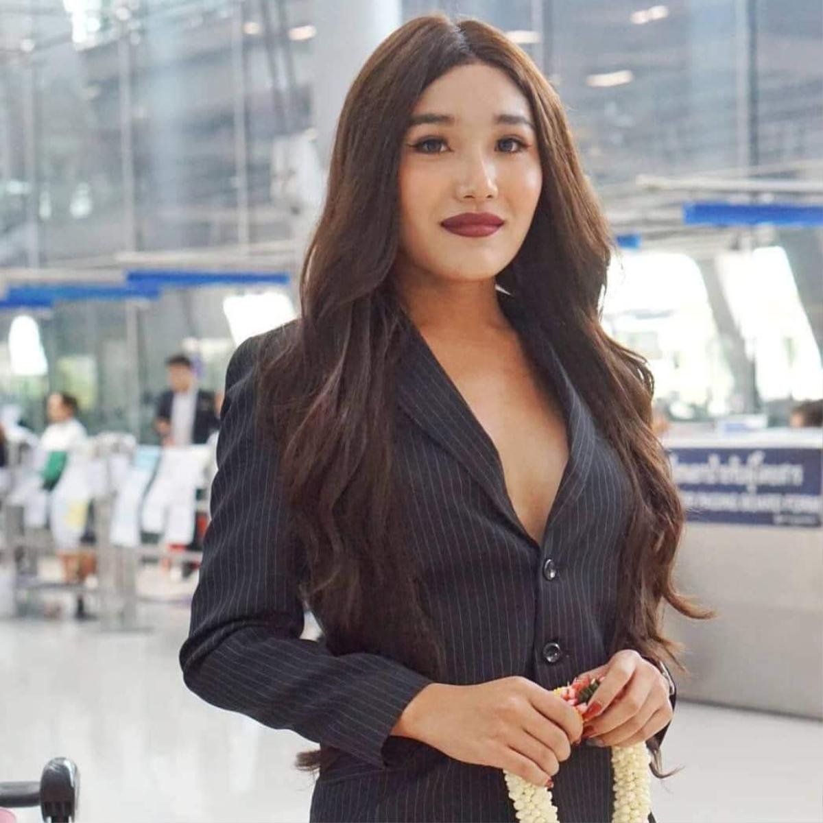 Vừa khai chiến, phong cách của Nhật Hà đã 'ăn đứt' dàn thí sinh Miss Int' Queen 2019 khi đổ bộ sân bay Ảnh 14