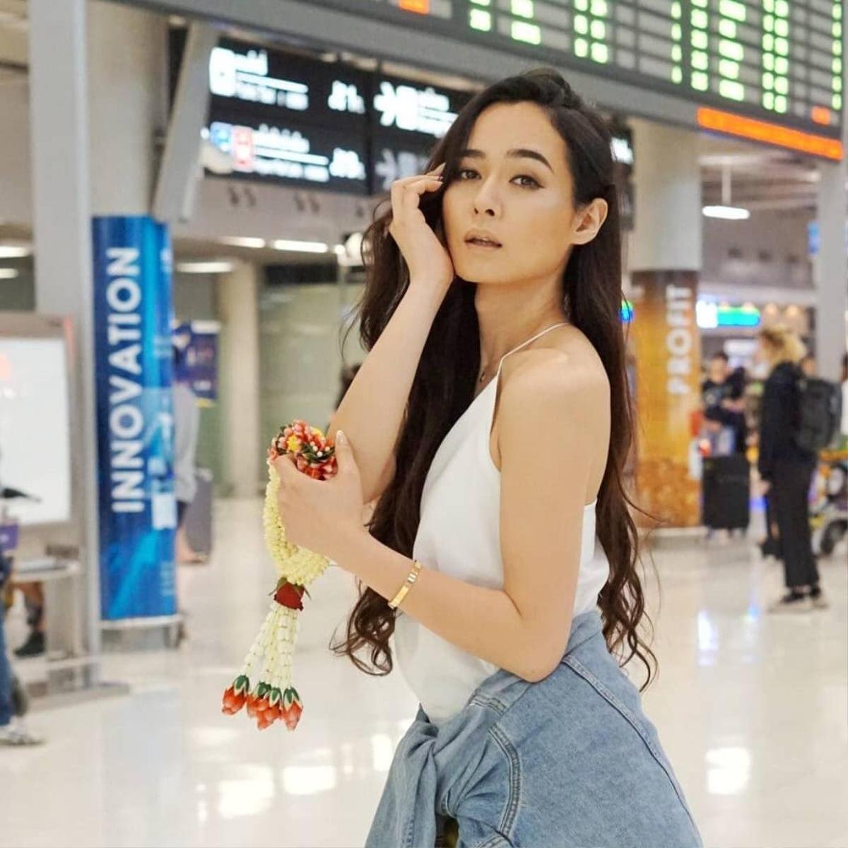 Vừa khai chiến, phong cách của Nhật Hà đã 'ăn đứt' dàn thí sinh Miss Int' Queen 2019 khi đổ bộ sân bay Ảnh 13