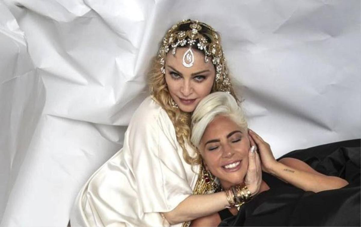 Bức ảnh 'sốc' nhất mùa Oscar 2019: Madonna và Lady Gaga ôm nhau thắm thiết, như chưa hề có 'cuộc chiến' nào… Ảnh 2