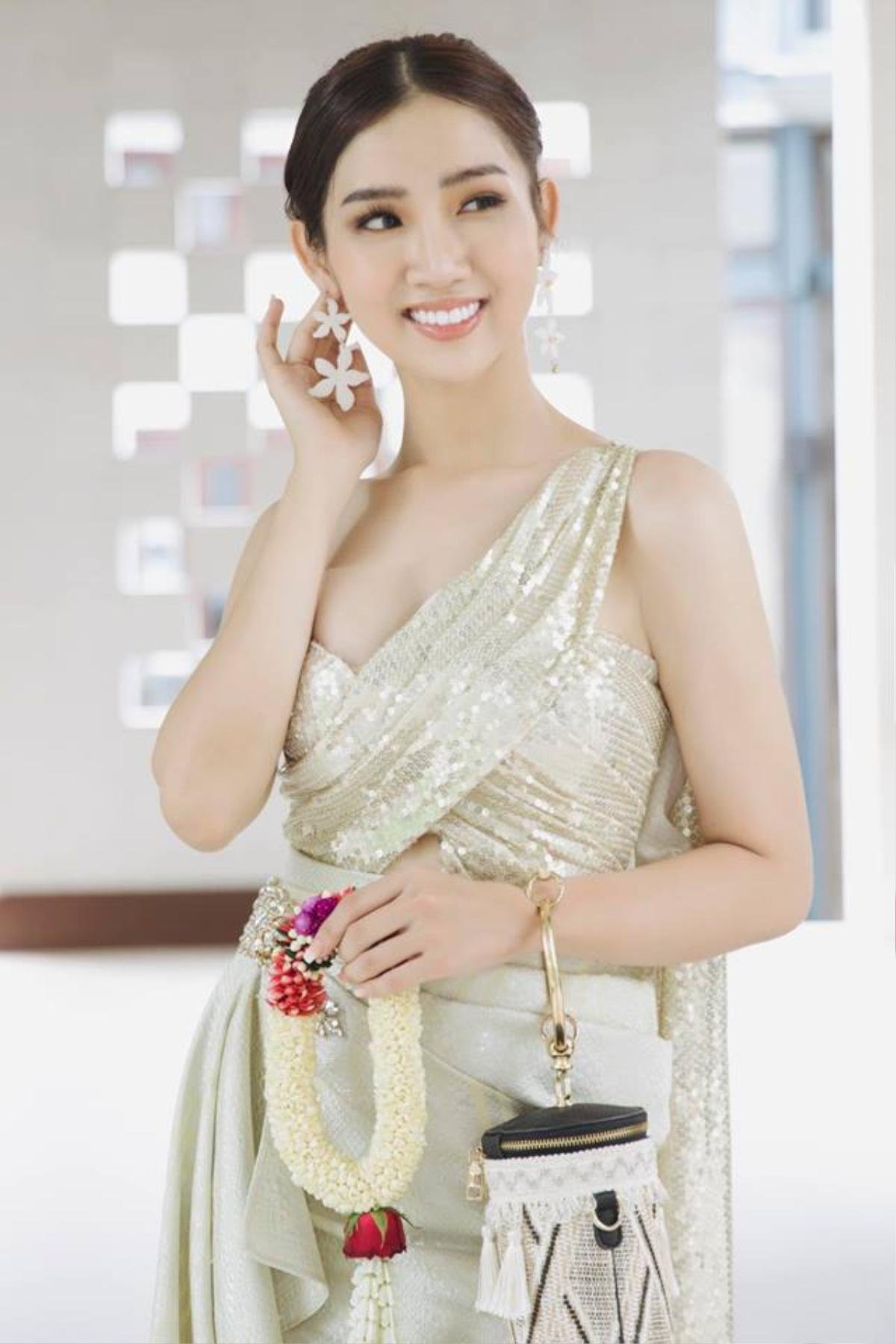 Nhật Hà chiếm trọn 'spotlight' trong ngày đầu tiên bên dàn người đẹp Miss International Queen 2019 Ảnh 1