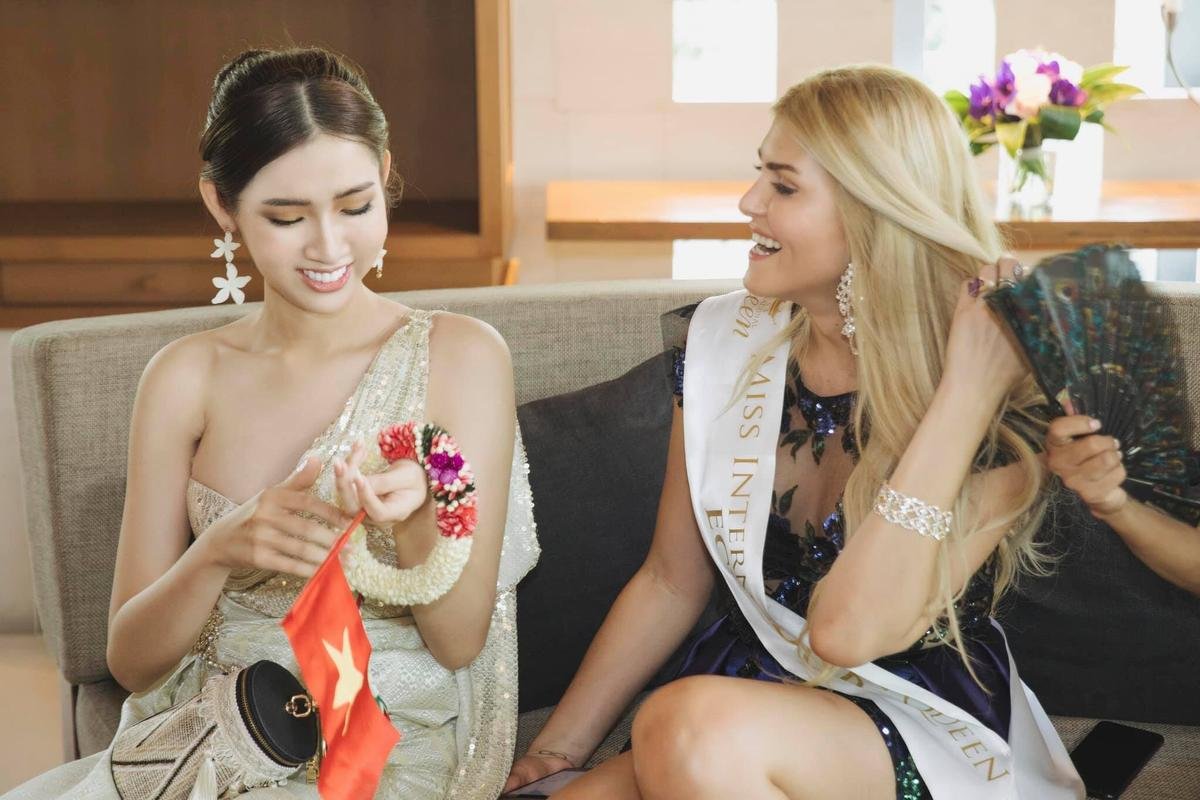 Nhật Hà chiếm trọn 'spotlight' trong ngày đầu tiên bên dàn người đẹp Miss International Queen 2019 Ảnh 4