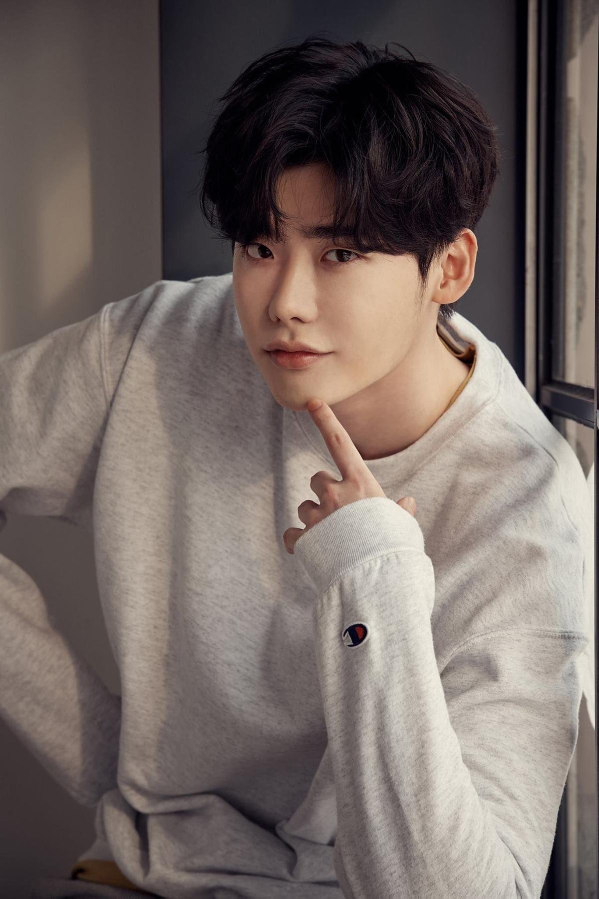 'Phụ lục tình yêu' chưa kịp quay xong, Lee Jong Suk đã phải nhập ngũ đến tận năm 2021 Ảnh 4