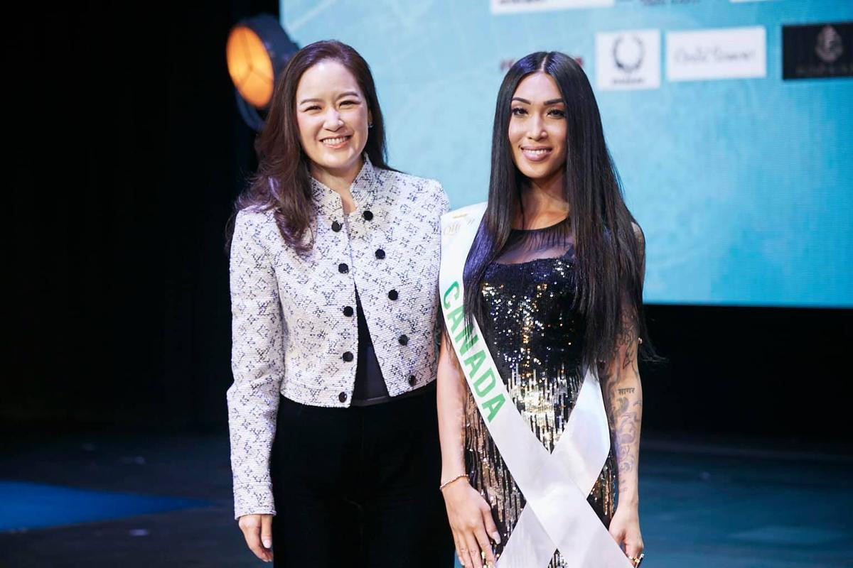 Diện váy 3D ngọt ngào, Nhật Hà xinh đẹp ghi điểm bên bà chủ tịch Miss International Queen 2019 Ảnh 2